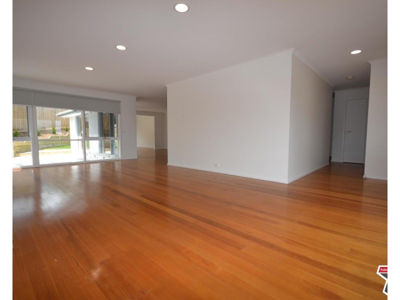 12 Tangermere Place, Lilydale VIC 3140