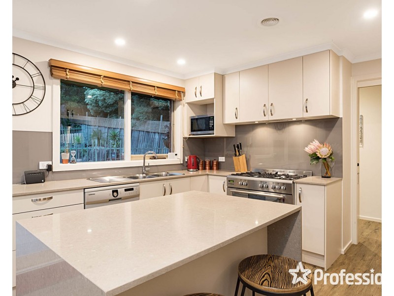 17 Graneby Rise, Mount Evelyn VIC 3796