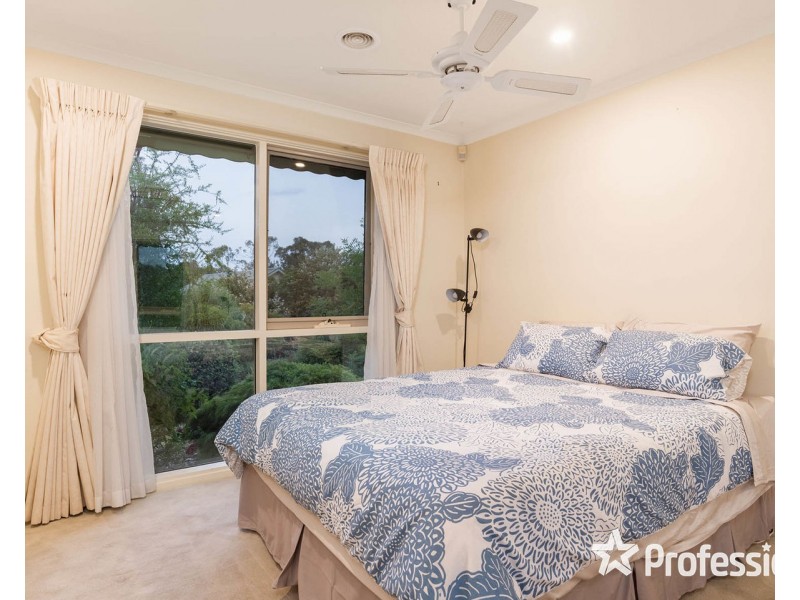 17 Graneby Rise, Mount Evelyn VIC 3796