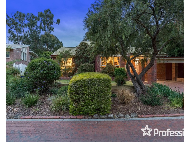 17 Graneby Rise, Mount Evelyn VIC 3796