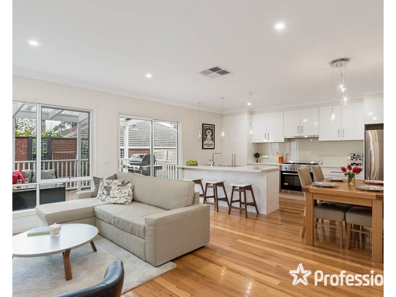 2/32 Faraday Road, Croydon South VIC 3136