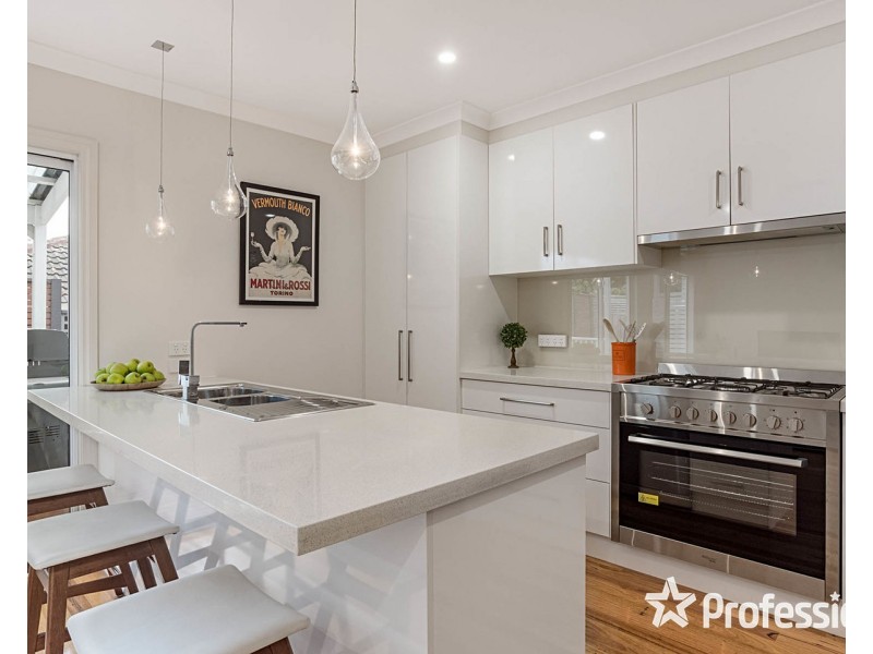 2/32 Faraday Road, Croydon South VIC 3136