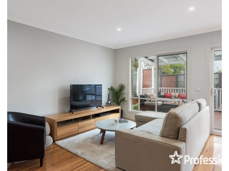 2/32 Faraday Road, Croydon South VIC 3136