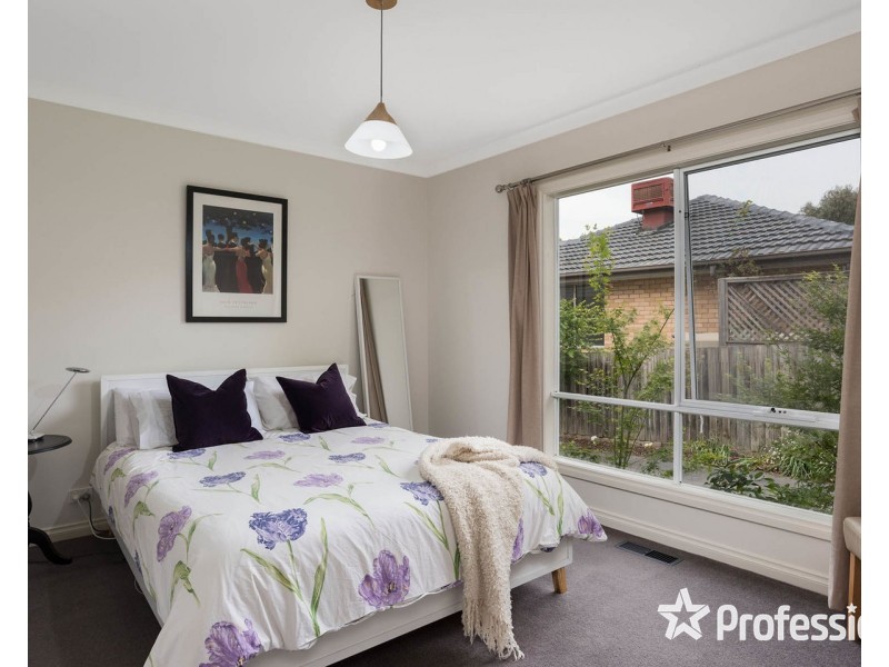 2/32 Faraday Road, Croydon South VIC 3136
