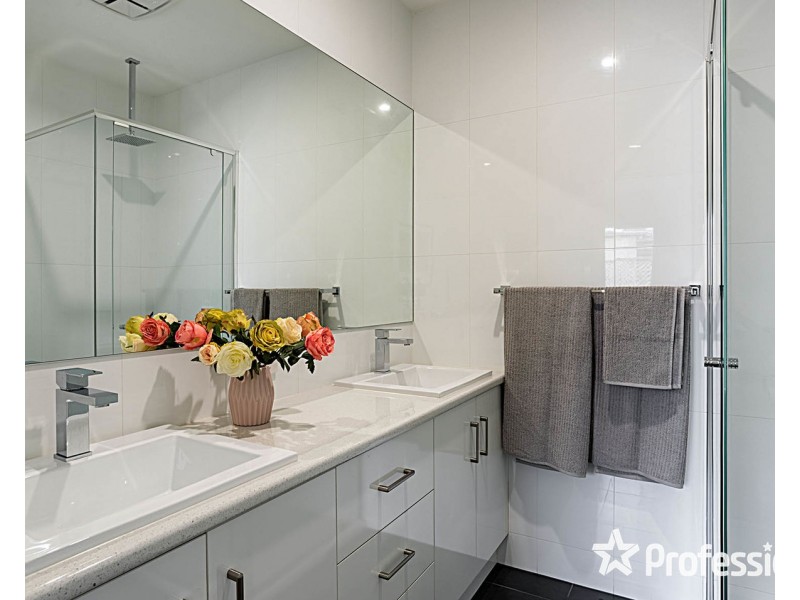 2/32 Faraday Road, Croydon South VIC 3136