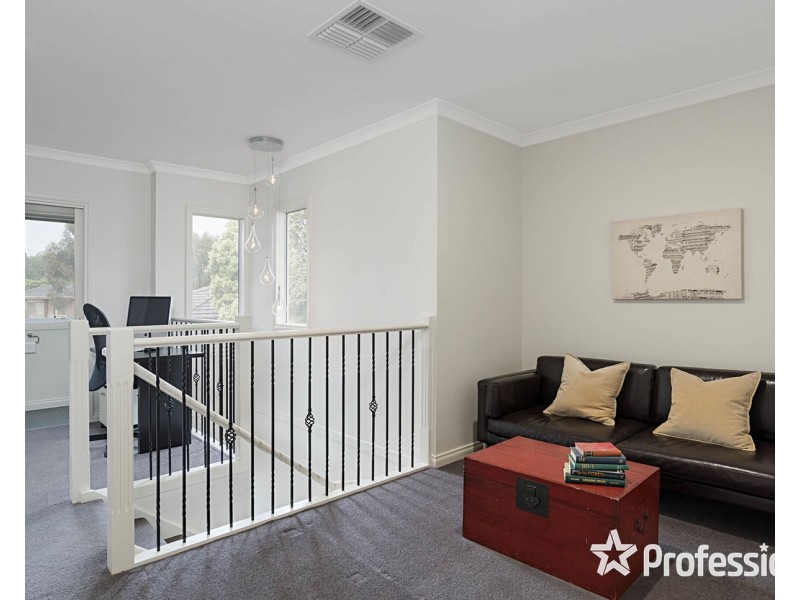 2/32 Faraday Road, Croydon South VIC 3136