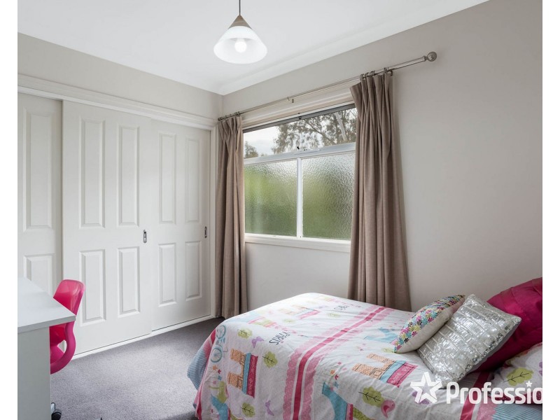 2/32 Faraday Road, Croydon South VIC 3136