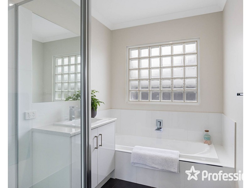 2/32 Faraday Road, Croydon South VIC 3136