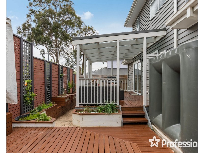 2/32 Faraday Road, Croydon South VIC 3136
