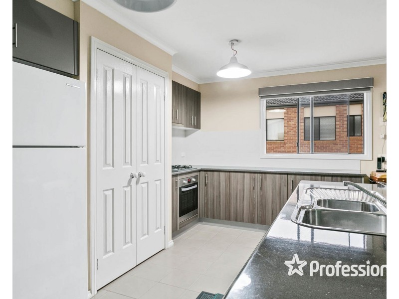 18 Regent Avenue, Mooroolbark VIC 3138