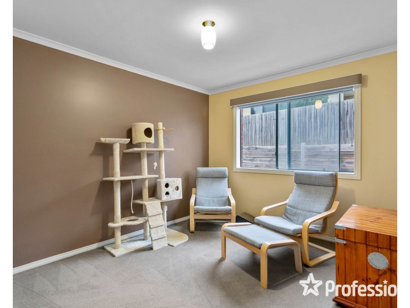 18 Regent Avenue, Mooroolbark VIC 3138