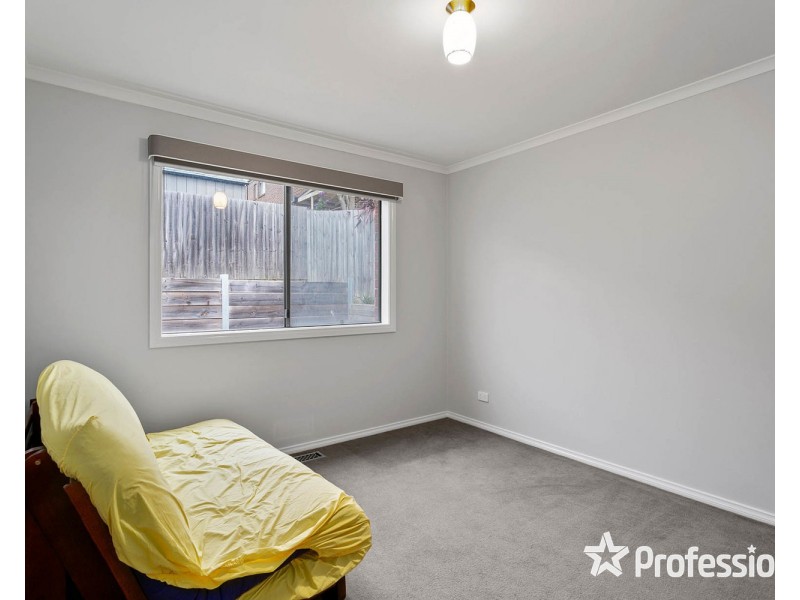 18 Regent Avenue, Mooroolbark VIC 3138
