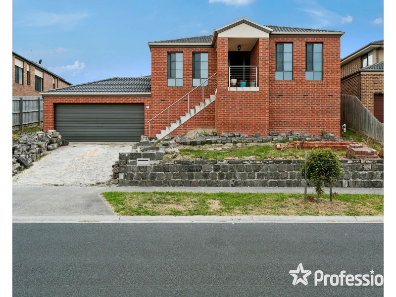 18 Regent Avenue, Mooroolbark VIC 3138