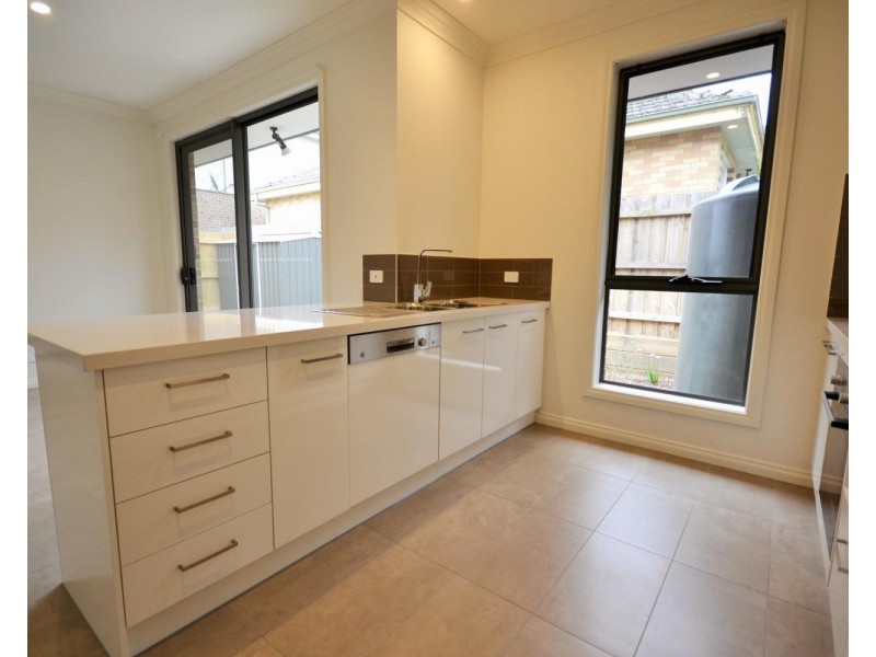 2 Lightwood Close, Kilsyth VIC 3137