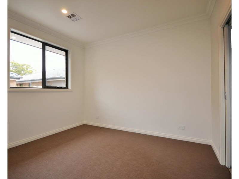 2 Lightwood Close, Kilsyth VIC 3137