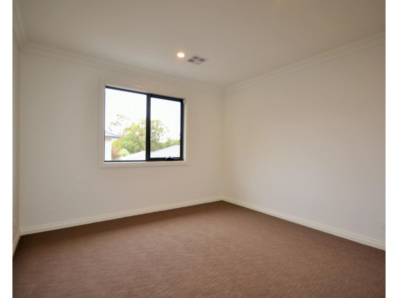 2 Lightwood Close, Kilsyth VIC 3137