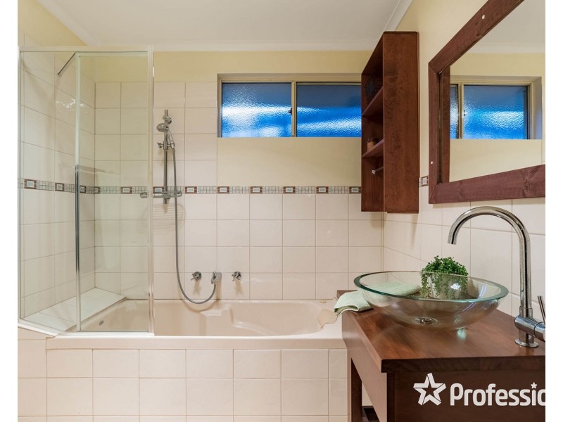 29a Ballantyne Crescent, Kilsyth VIC 3137