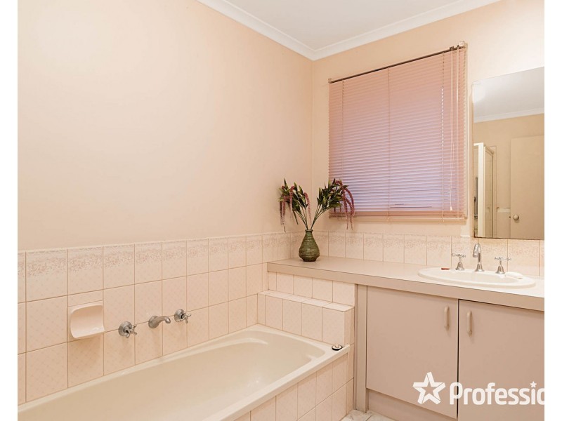 2 Dinsdale Court, Mooroolbark VIC 3138