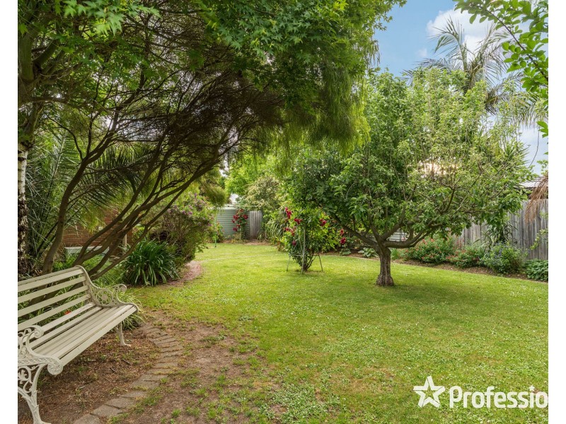 2 Dinsdale Court, Mooroolbark VIC 3138