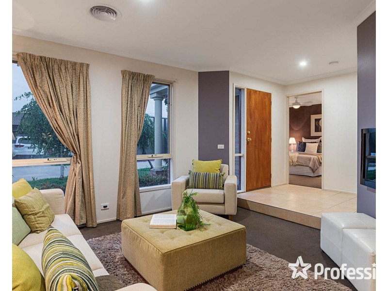 8 Snowgum Drive, Kilsyth South VIC 3137