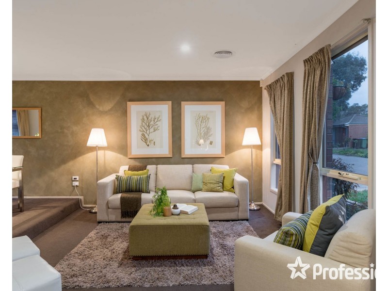 8 Snowgum Drive, Kilsyth South VIC 3137