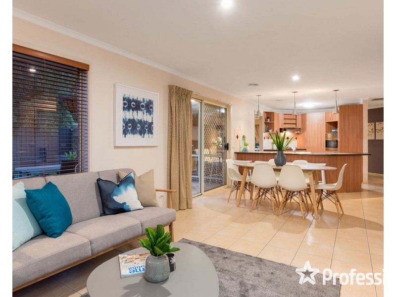 8 Snowgum Drive, Kilsyth South VIC 3137