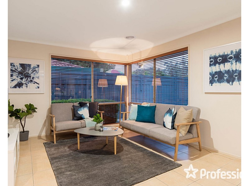 8 Snowgum Drive, Kilsyth South VIC 3137