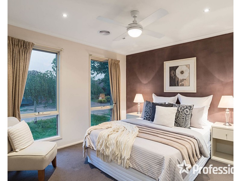8 Snowgum Drive, Kilsyth South VIC 3137