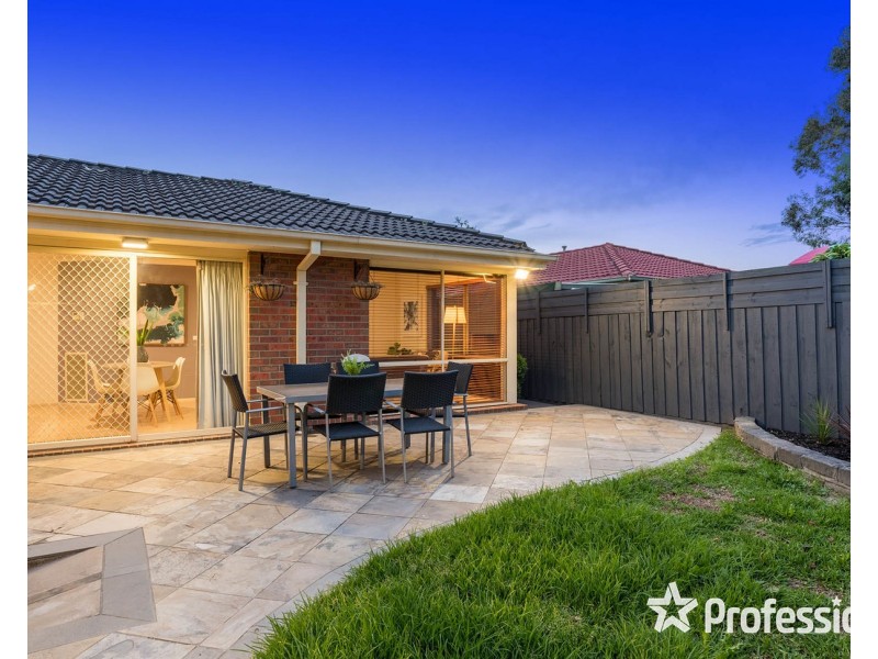 8 Snowgum Drive, Kilsyth South VIC 3137