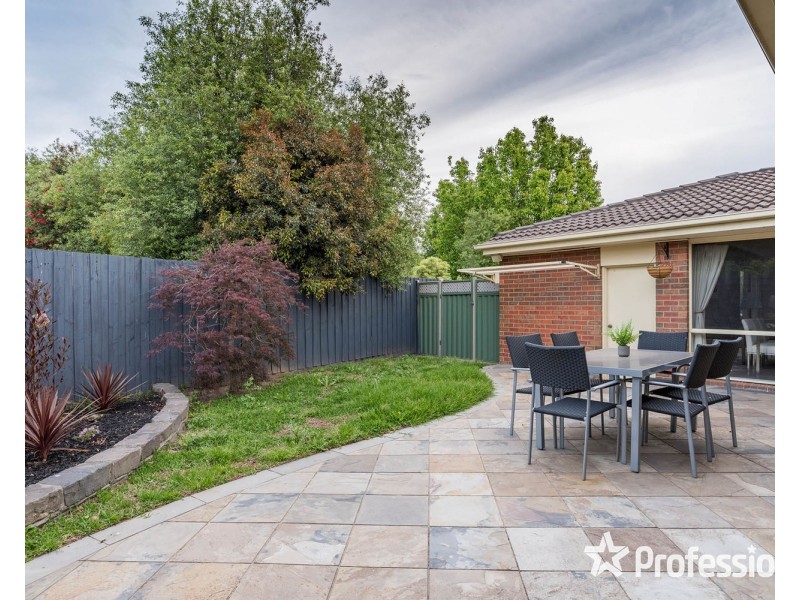 8 Snowgum Drive, Kilsyth South VIC 3137