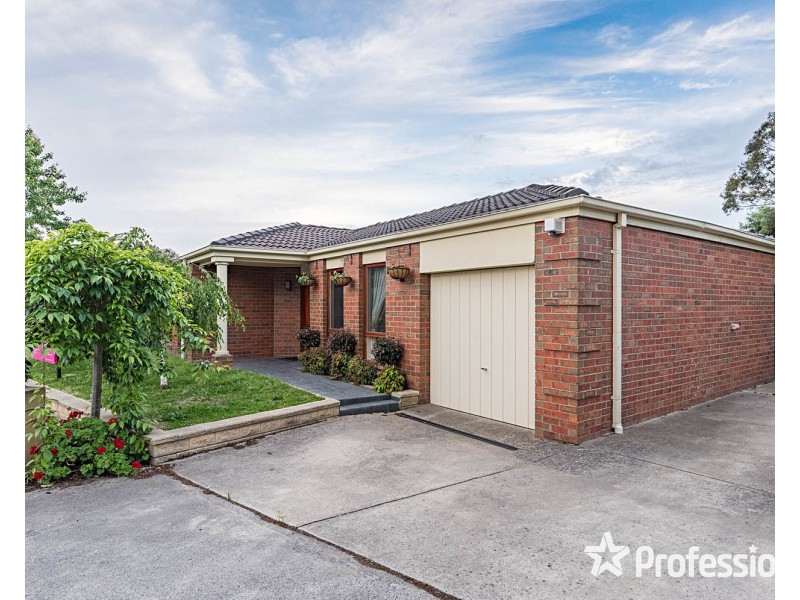 8 Snowgum Drive, Kilsyth South VIC 3137