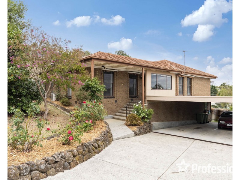 24 Ross Pincott Drive, Mooroolbark VIC 3138