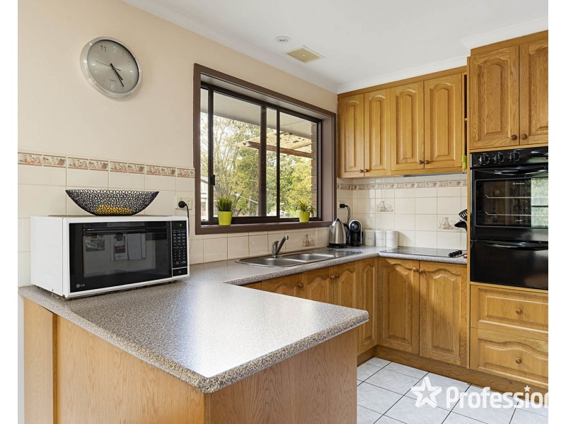 24 Ross Pincott Drive, Mooroolbark VIC 3138