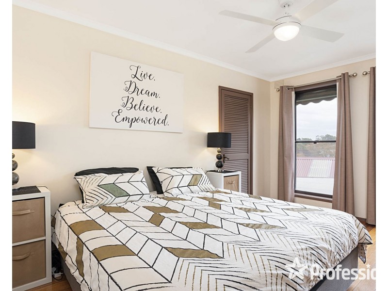 24 Ross Pincott Drive, Mooroolbark VIC 3138