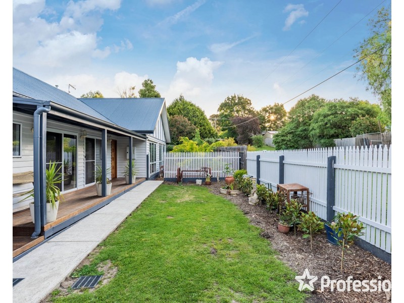 1 Nicholas Road, Wandin North VIC 3139
