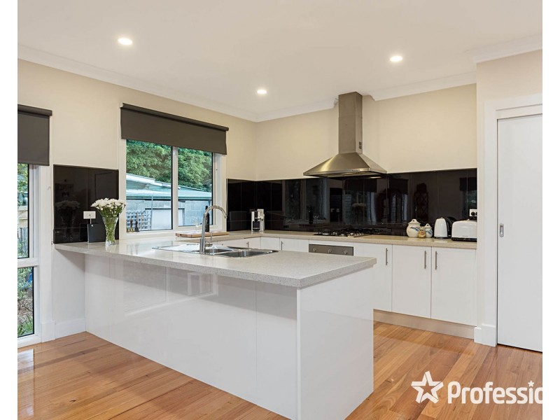 1 Nicholas Road, Wandin North VIC 3139