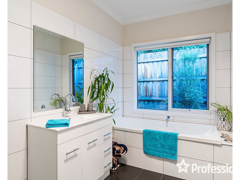 1 Nicholas Road, Wandin North VIC 3139