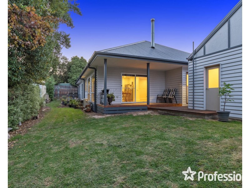 1 Nicholas Road, Wandin North VIC 3139