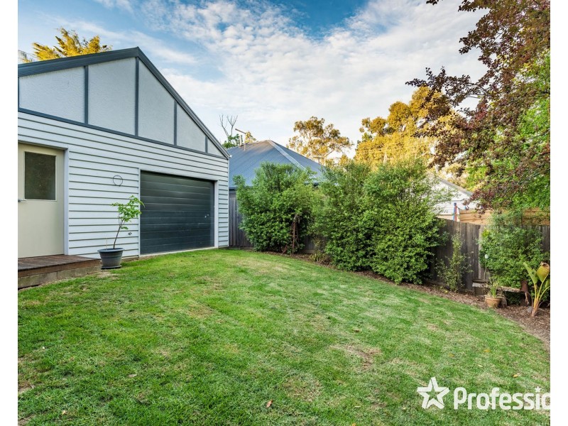 1 Nicholas Road, Wandin North VIC 3139