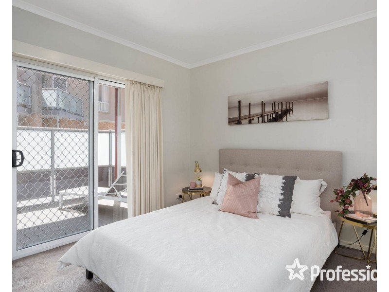 64/13-15 Hewish Road, Croydon VIC 3136