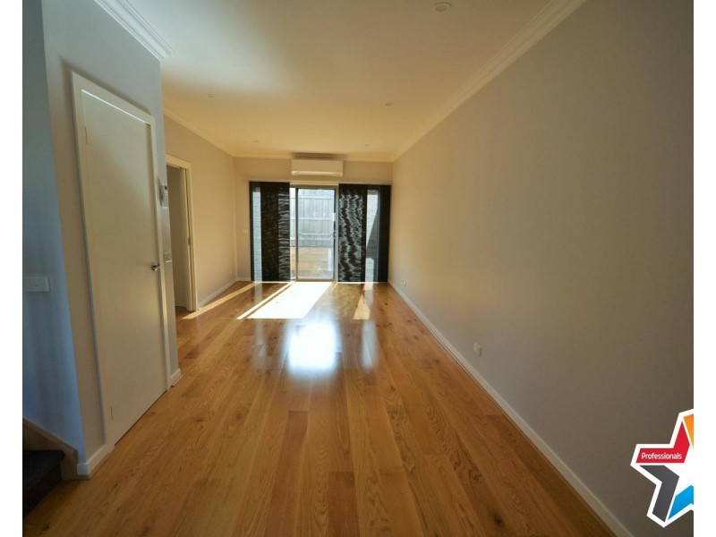 2/4 Clyde Street, Lilydale VIC 3140