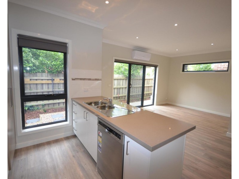 23b Manchester Road, Mooroolbark VIC 3138