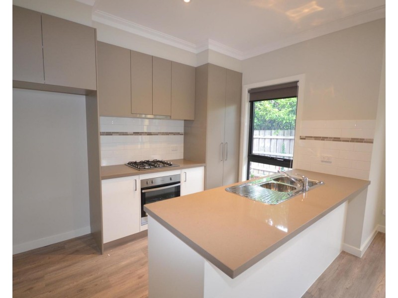 23b Manchester Road, Mooroolbark VIC 3138