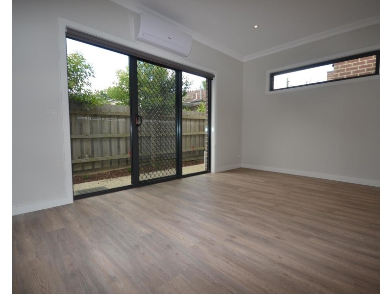 23b Manchester Road, Mooroolbark VIC 3138