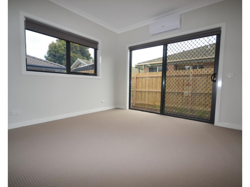 23b Manchester Road, Mooroolbark VIC 3138