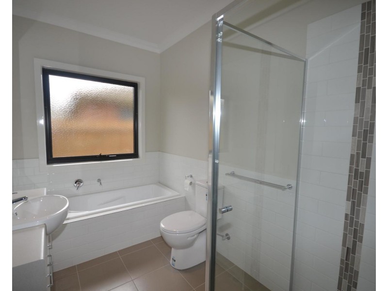 23b Manchester Road, Mooroolbark VIC 3138