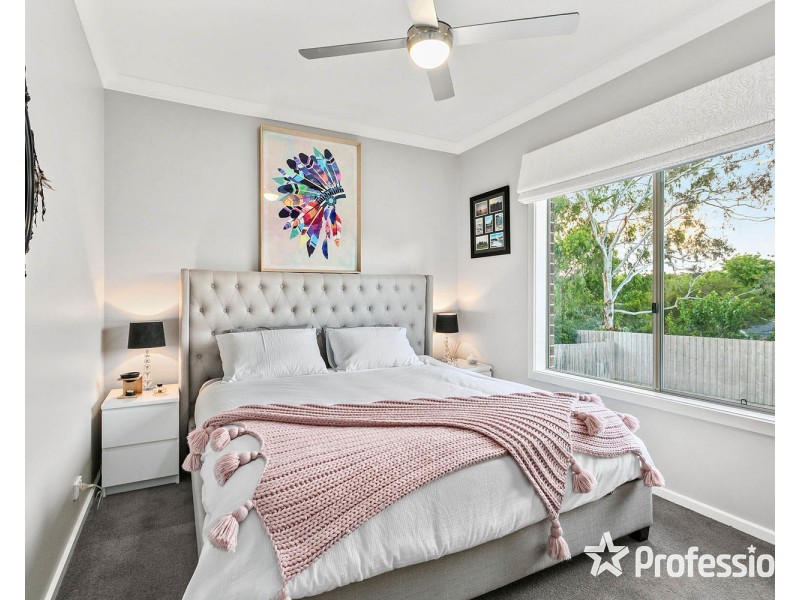 15 Freshfield Avenue, Mooroolbark VIC 3138