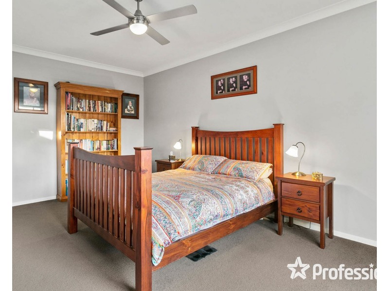 15 Freshfield Avenue, Mooroolbark VIC 3138