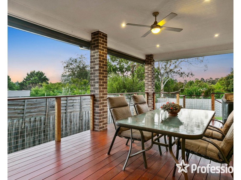 15 Freshfield Avenue, Mooroolbark VIC 3138