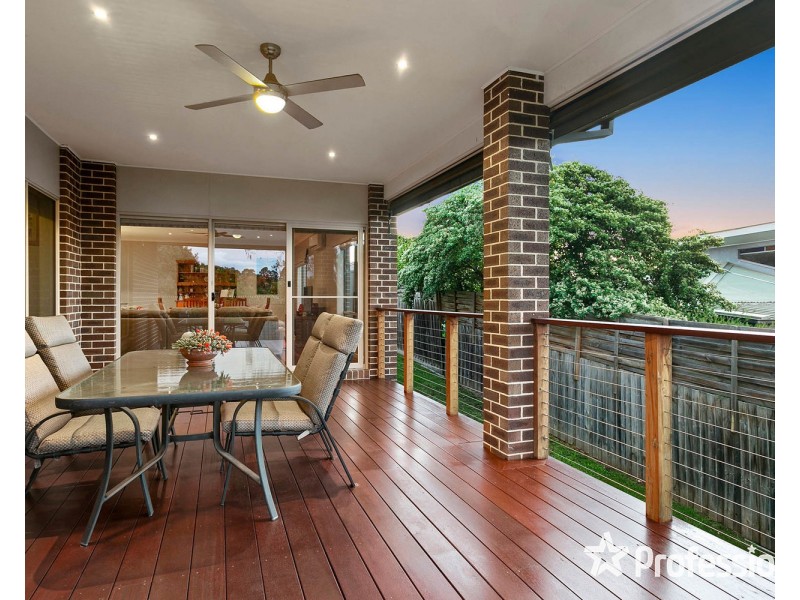 15 Freshfield Avenue, Mooroolbark VIC 3138